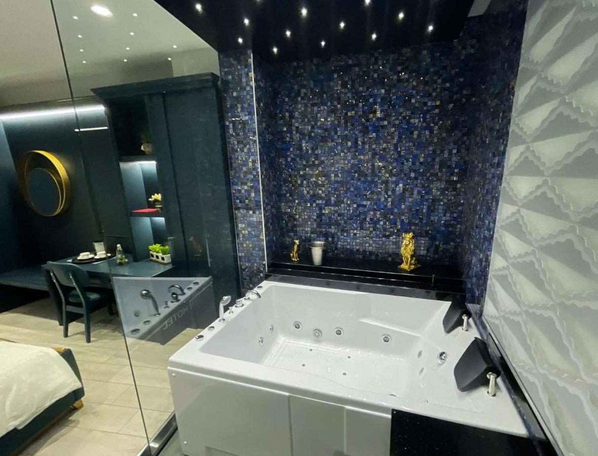 White Crown Hotel Kamez ภายนอก รูปภาพ
